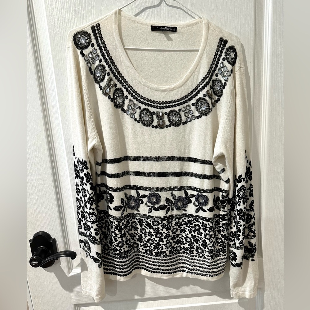 Pierri New York White Knit Sweater with Beaded Black Floral Pattern Sz M